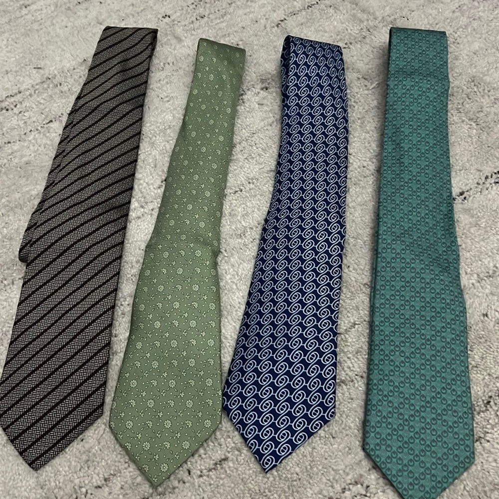 040. Men’s Hermes Silk Ties